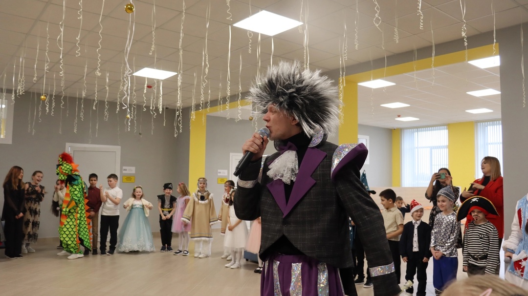 Новогодняя игровая программа " В гостях у Деда Мороза"